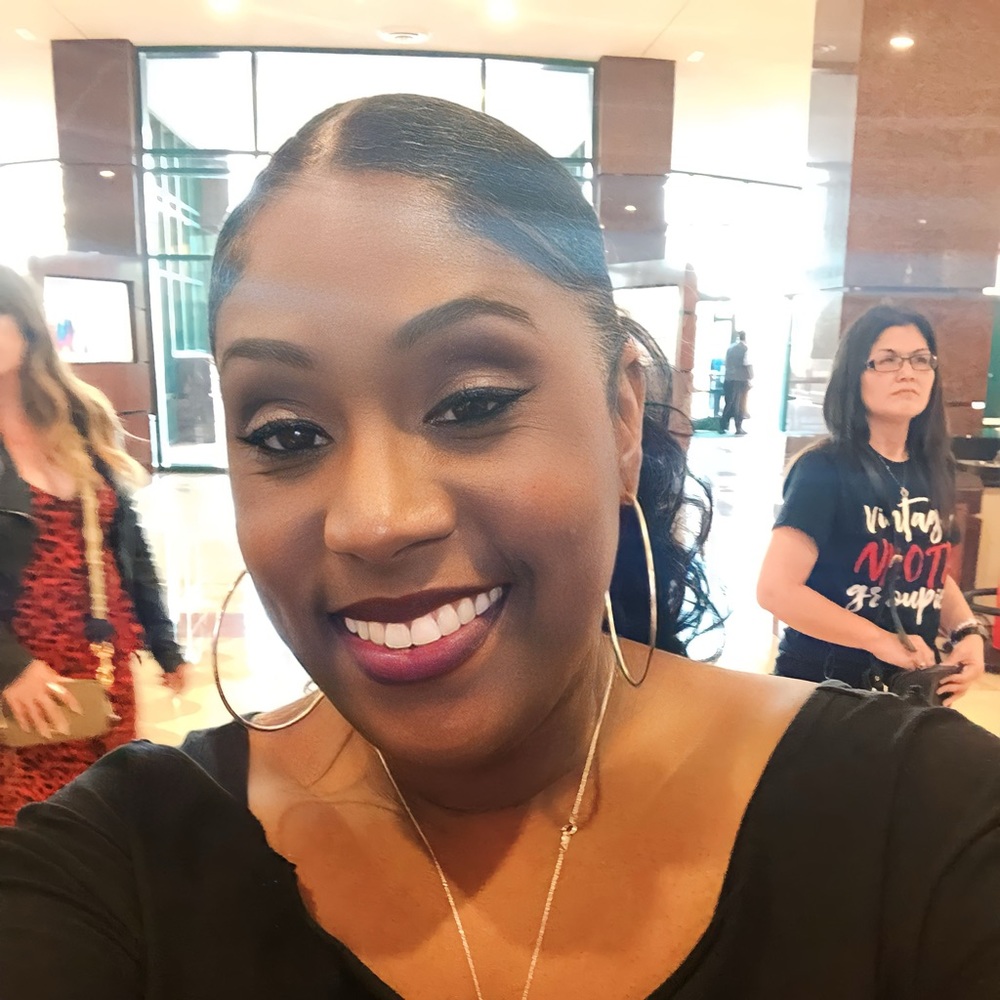 Meet your Posher, Monique